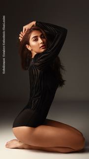Pooja Hegde feet photo thumbnail