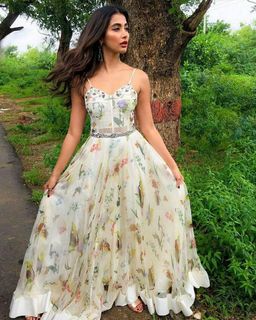 Pooja Hegde feet photo thumbnail