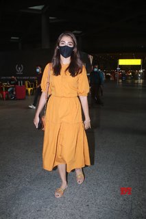 Pooja Hegde feet photo thumbnail