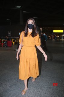 Pooja Hegde feet photo thumbnail