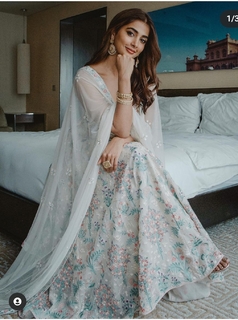 Pooja Hegde feet photo thumbnail