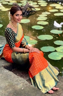 Pooja Hegde feet photo thumbnail
