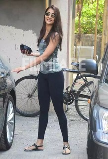 Pooja Hegde feet photo thumbnail