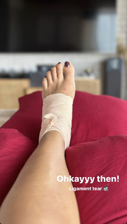 Pooja Hegde feet photo thumbnail