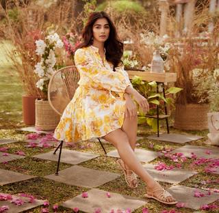 Pooja Hegde feet photo thumbnail