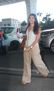 Pooja Hegde feet photo thumbnail