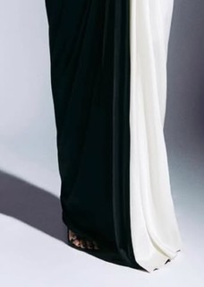 Pooja Hegde feet photo thumbnail