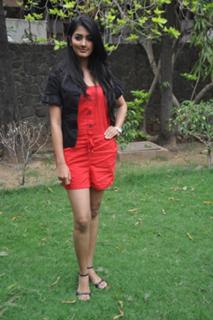 Pooja Hegde feet photo thumbnail