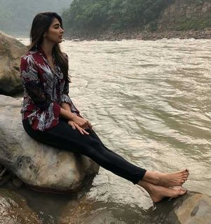 Pooja Hegde feet photo thumbnail