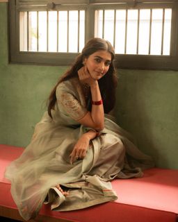 Pooja Hegde feet photo thumbnail