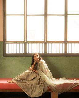 Pooja Hegde feet photo thumbnail