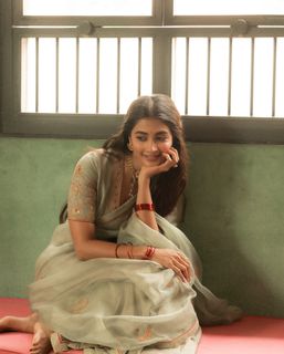 Pooja Hegde feet photo thumbnail
