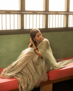 Pooja Hegde feet photo thumbnail