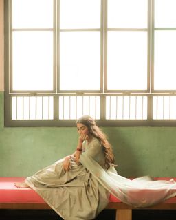 Pooja Hegde feet photo thumbnail