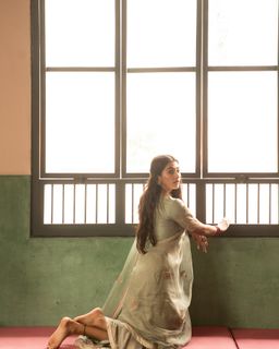 Pooja Hegde feet photo thumbnail