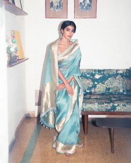 Pooja Hegde feet photo thumbnail