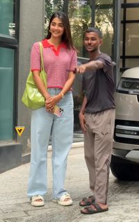 Pooja Hegde feet photo thumbnail