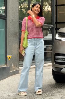 Pooja Hegde feet photo thumbnail