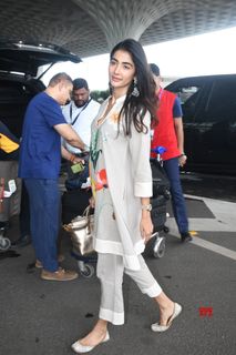 Pooja Hegde feet photo thumbnail