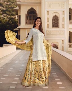 Pooja Hegde feet photo thumbnail