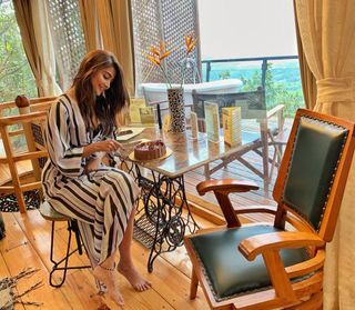 Pooja Hegde feet photo 3