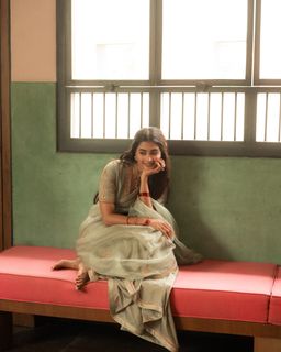 Pooja Hegde feet photo 11