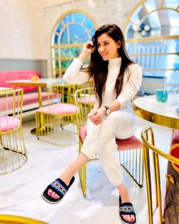 Pooja Janrao feet photo 16