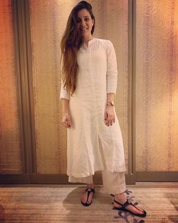 Pooja Janrao feet photo 13