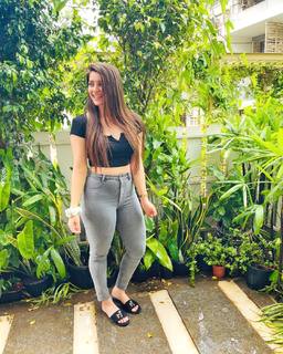 Pooja Janrao feet photo 2