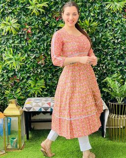 Pooja Janrao feet photo 4