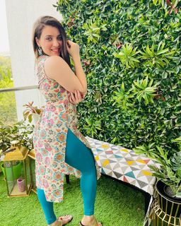 Pooja Janrao feet photo 8