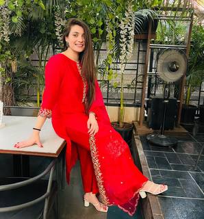 Pooja Janrao feet photo 8