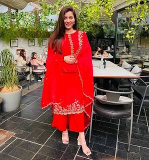 Pooja Janrao feet photo 2