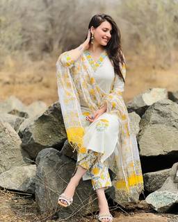 Pooja Janrao feet photo 2