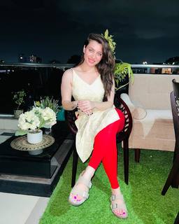 Pooja Janrao feet photo 8