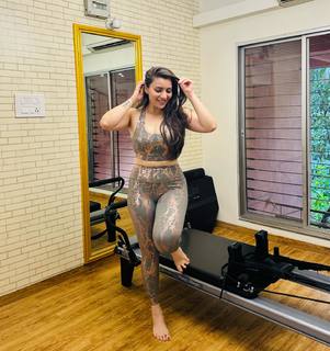 Pooja Janrao feet photo 6
