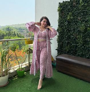 Pooja Janrao feet photo 17