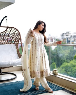 Pooja Janrao feet photo 4