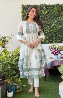 Pooja Janrao feet photo 10
