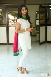 Pooja Jhaveri feet photo 16