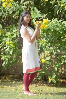 Pooja Jhaveri feet photo 9