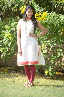 Pooja Jhaveri feet photo 7