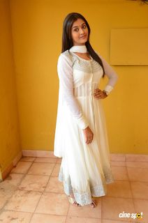 Pooja Jhaveri feet photo 18