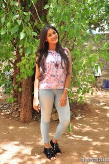 Pooja Jhaveri feet photo 16