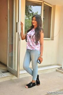 Pooja Jhaveri feet photo 2