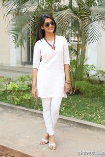 Pooja Jhaveri feet photo 20