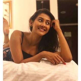 Pooja Jhaveri feet photo 7