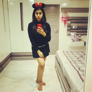 Pooja Jhaveri feet photo 5