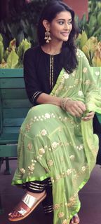 Pooja Jhaveri feet photo 4