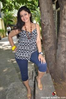 Poonam Bajwa feet photo 3